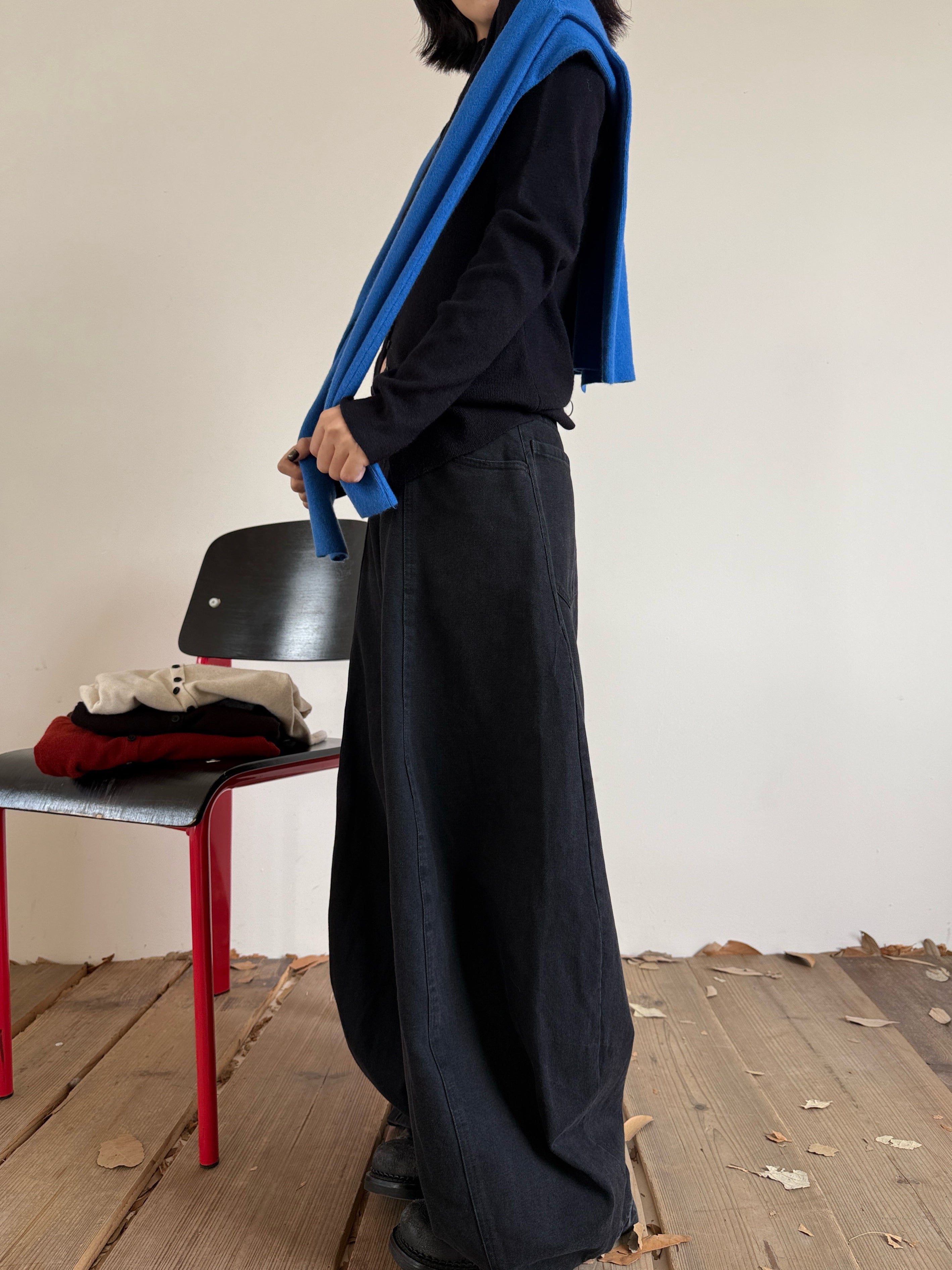 Front-Slit High-Neck Slim-Fit Tops_BDHL8025