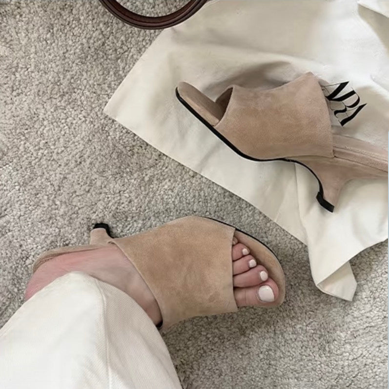 Open-Toe Sculptural-Heel Leather Mules_BDHL8317