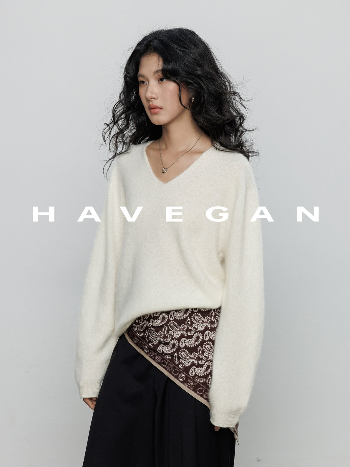 V-Neck Soft Knit Tops_BDHL7895