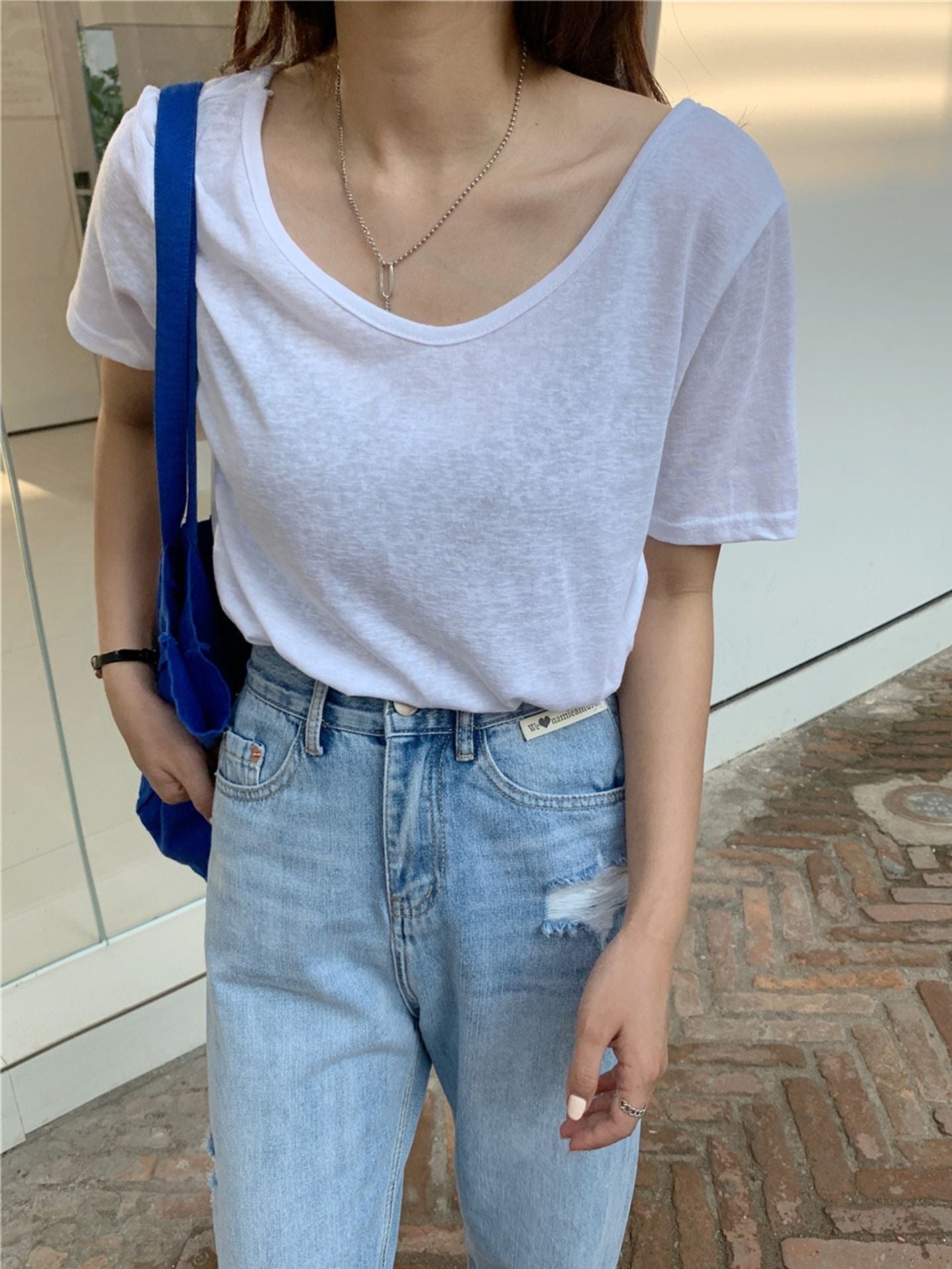 V-Neck Back Cross T-Shirt_BDHL7609