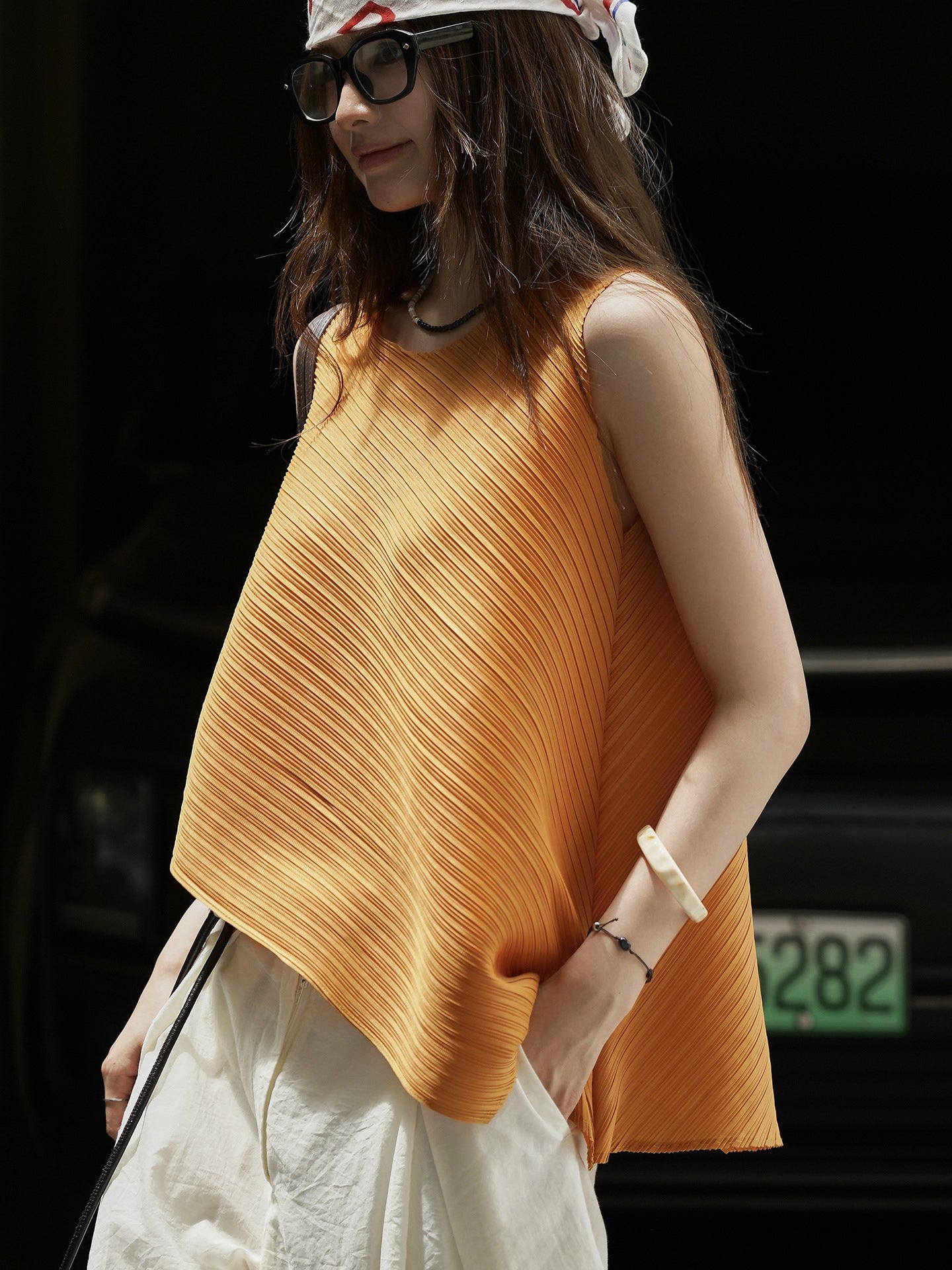 Irregular Round Neck Sleeveless Tops_BDHL7627