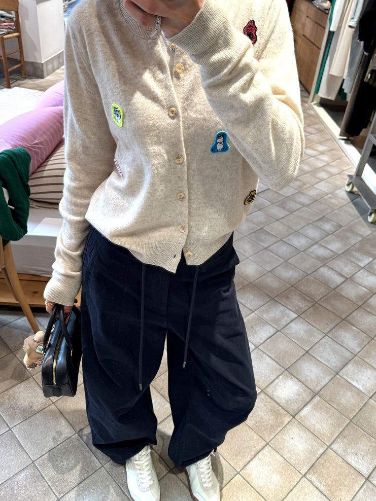 Relaxed-Fit Curved Cargo Pants_BDHL8011