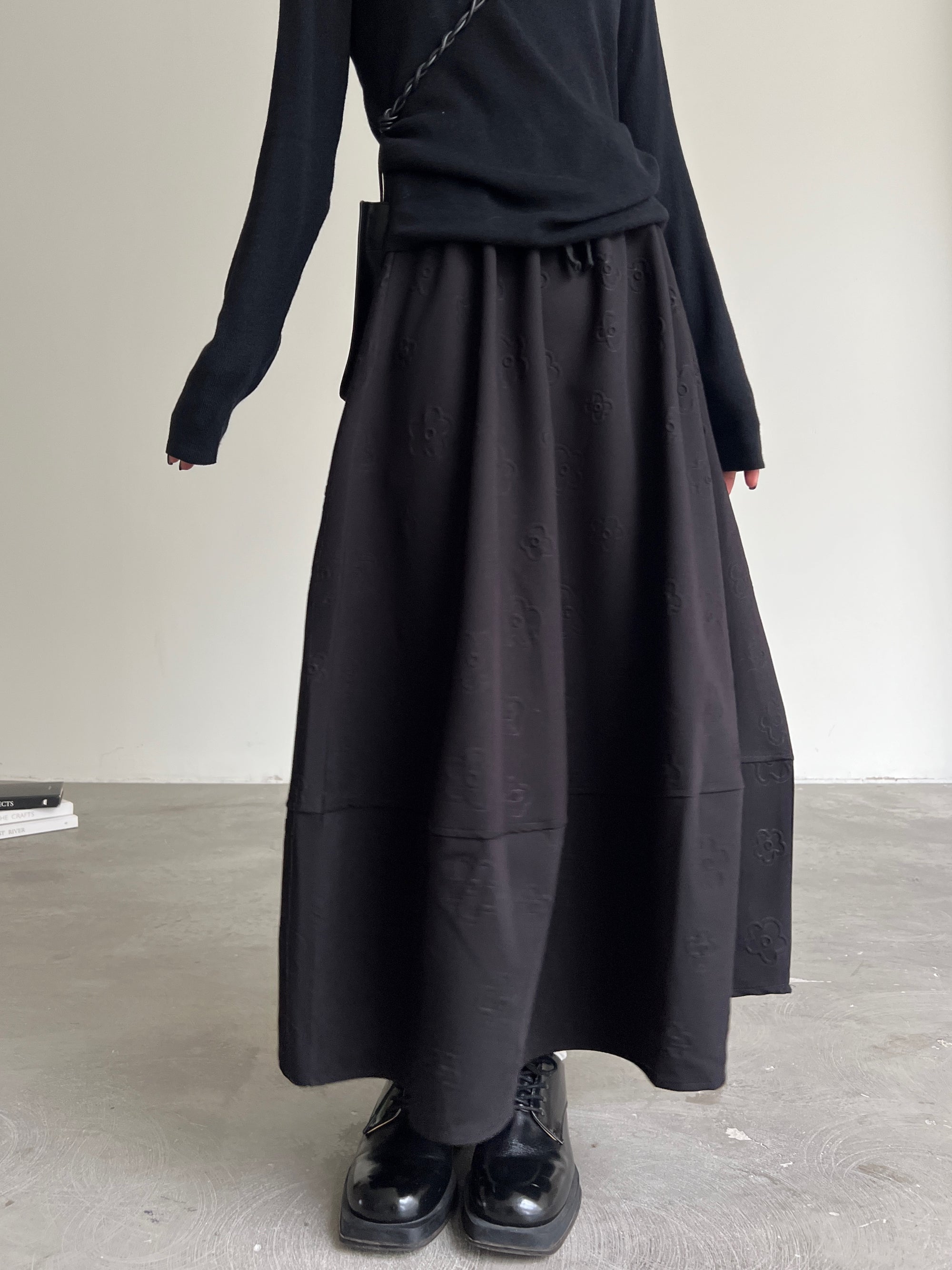 Floral Embossed Thick A-Line Skirt_BDHL6967