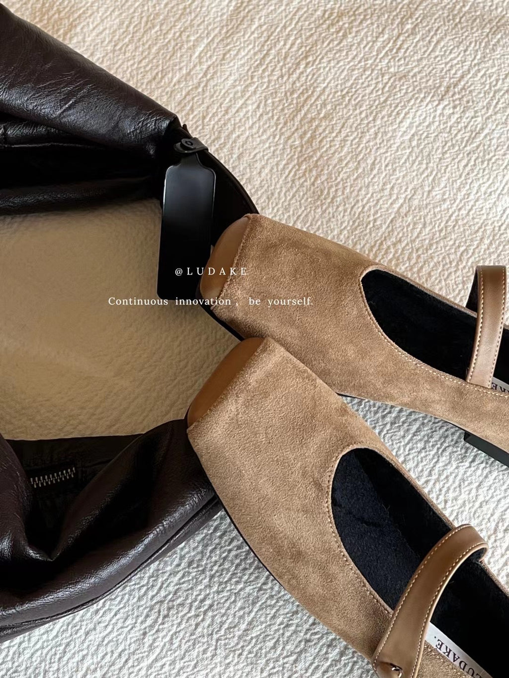 Square-Toe Single-Strap Flat Shoes_BDHL7814