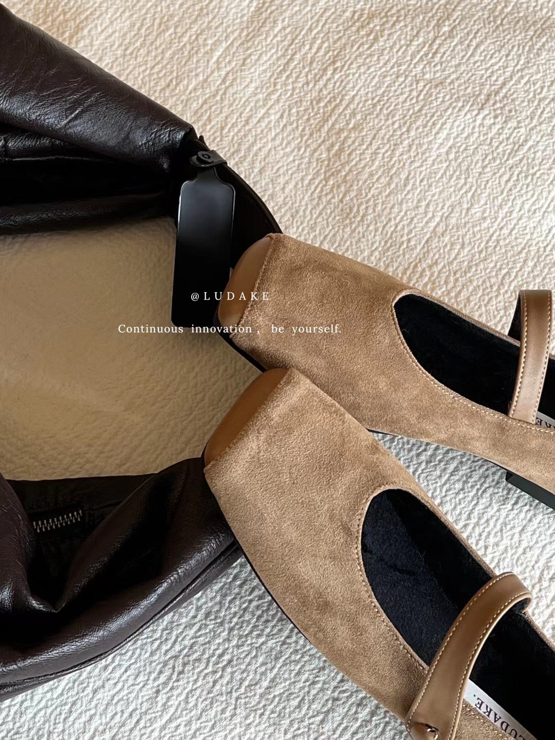 Square-Toe Single-Strap Flat Shoes_BDHL7814