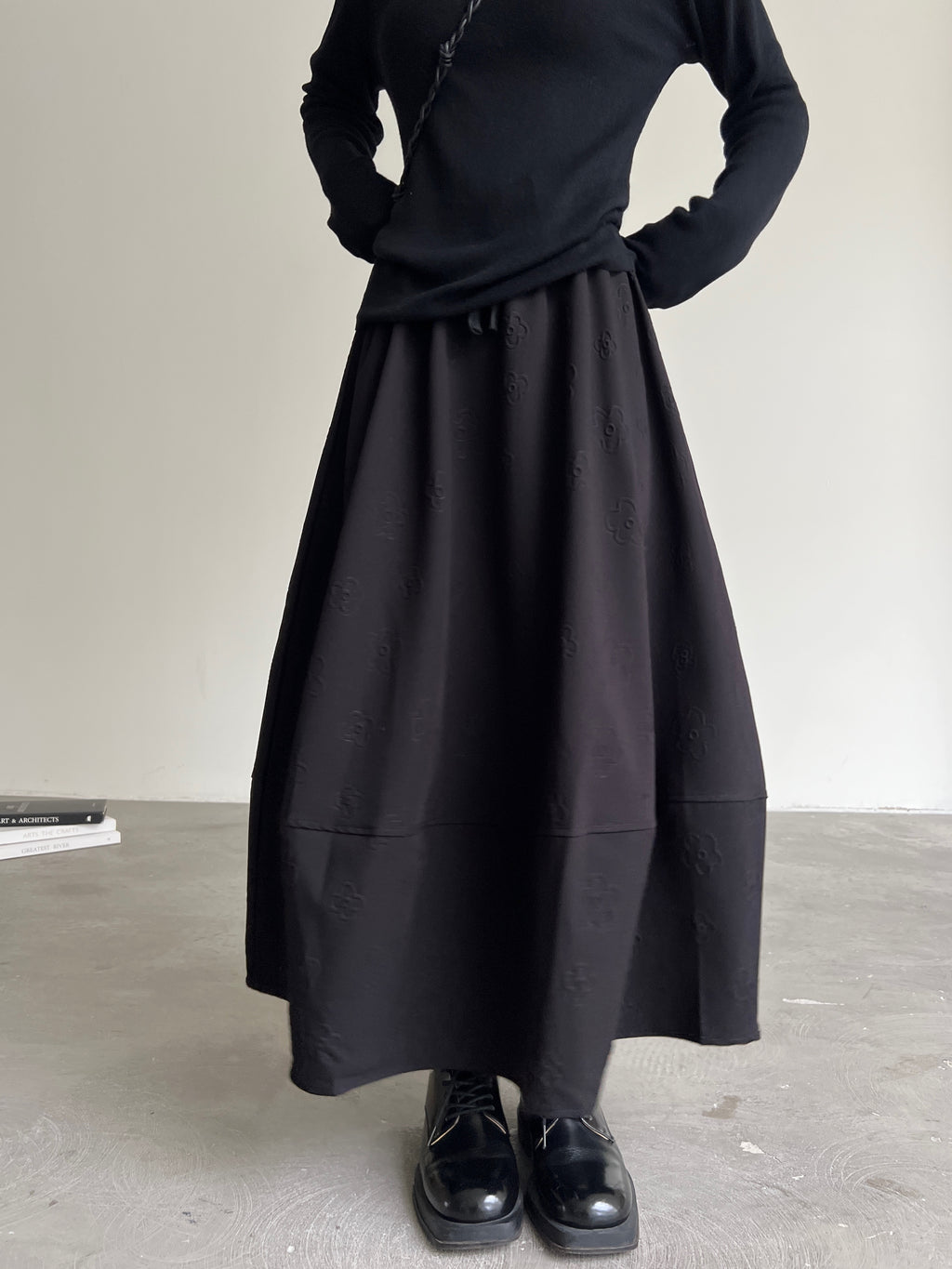 Floral Embossed Thick A-Line Skirt_BDHL6967
