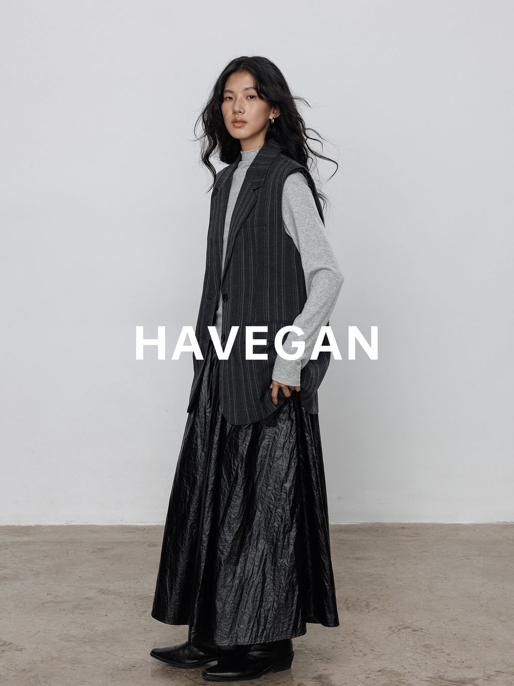 Matt Paper Leather Pleated Skirt_BDHL7706