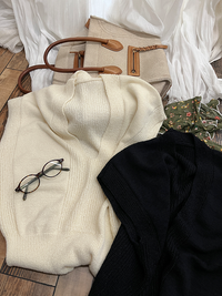Deep V-Neck Knitted Vest_BDHL7253
