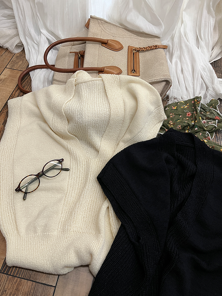 Deep V-Neck Knitted Vest_BDHL7253