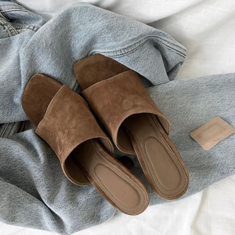 Open-Toe Sculptural-Heel Leather Mules_BDHL8317