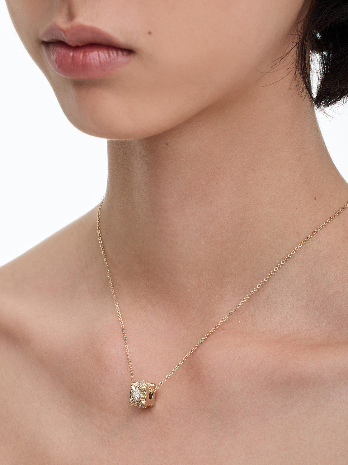 Iris Cube Pendant Necklace_BDHL8475