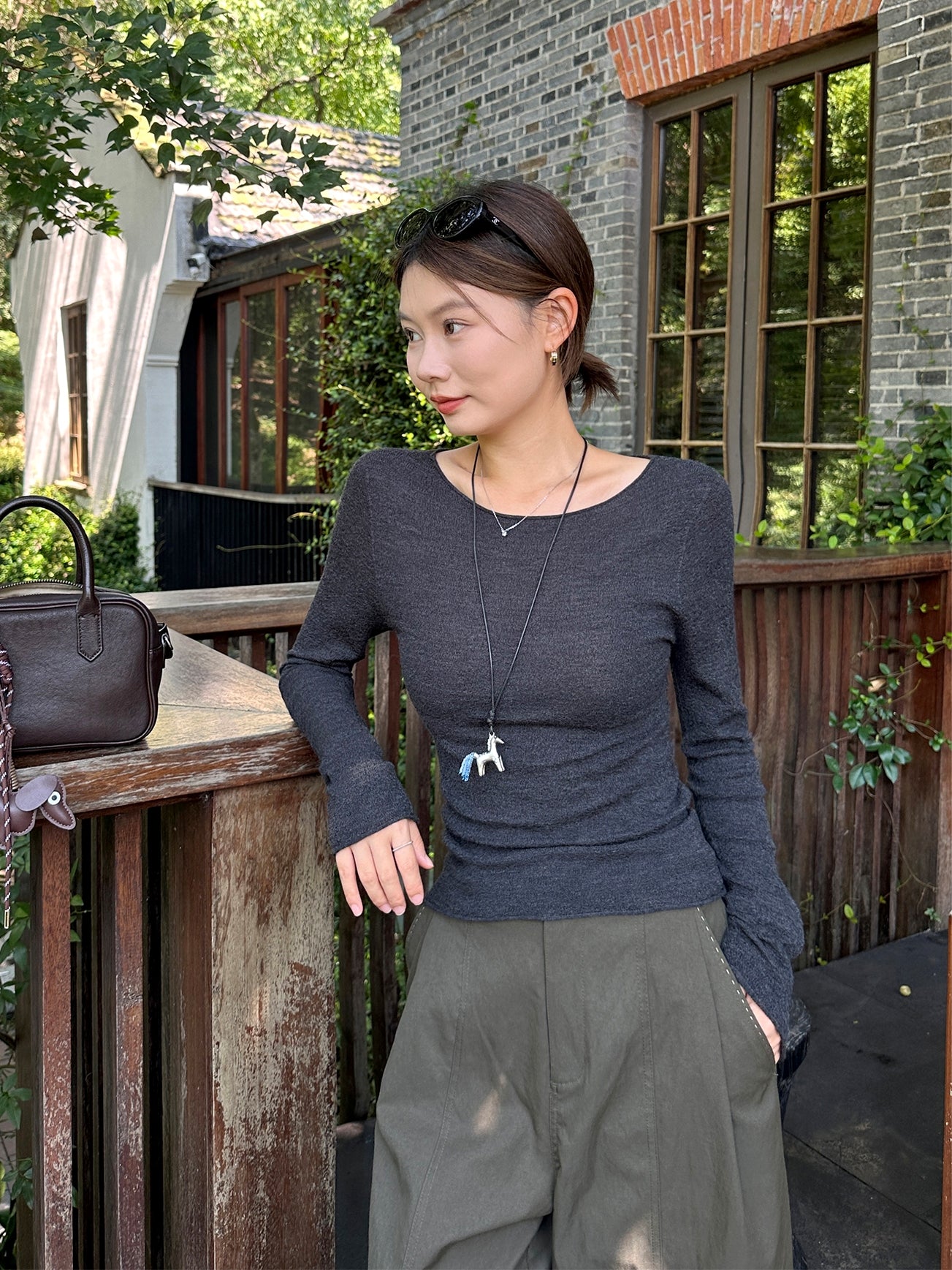 Round-Neck Stretch Slim-Fit Top_BDHL7845