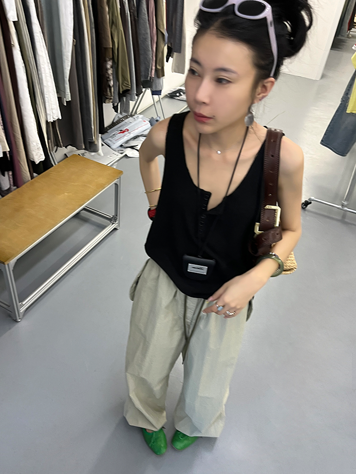 Henry Neck Sleeveless Tops_BDHL7257