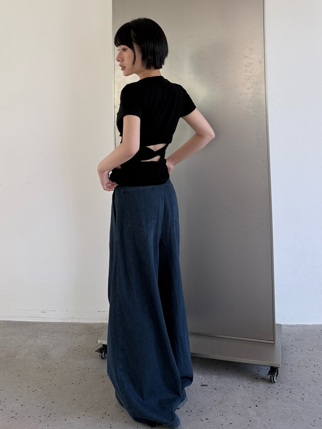 Backless Short-Sleeved Slim Tops_BDHL7595