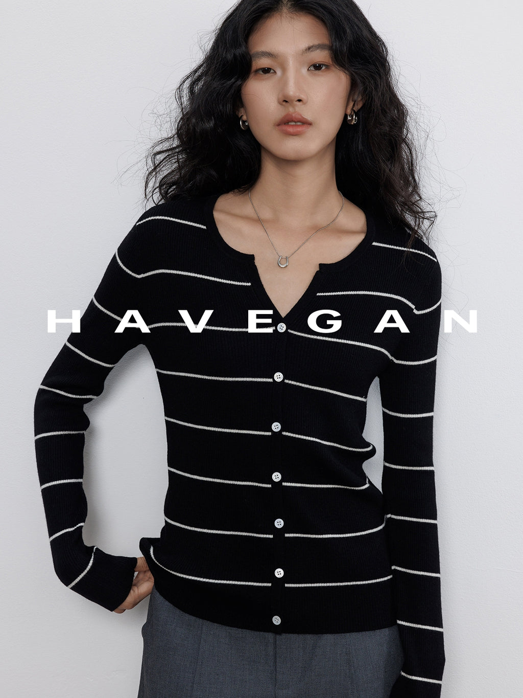 V-Neck Striped Knit Cardigan_BDHL7780