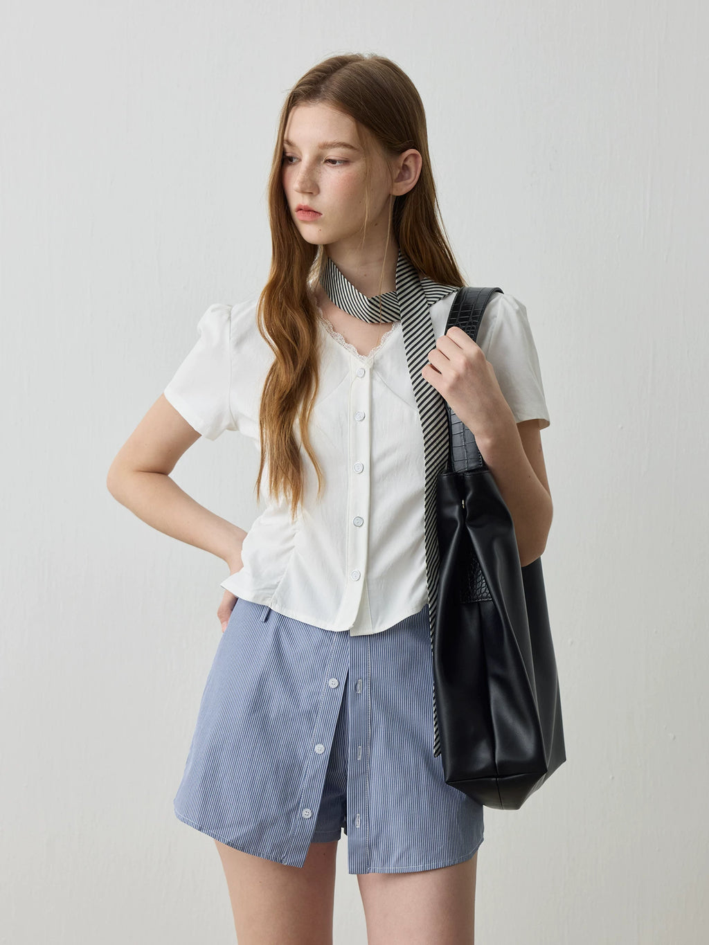 Croc Embossed Strap Shoulder Tote_BDHL8447