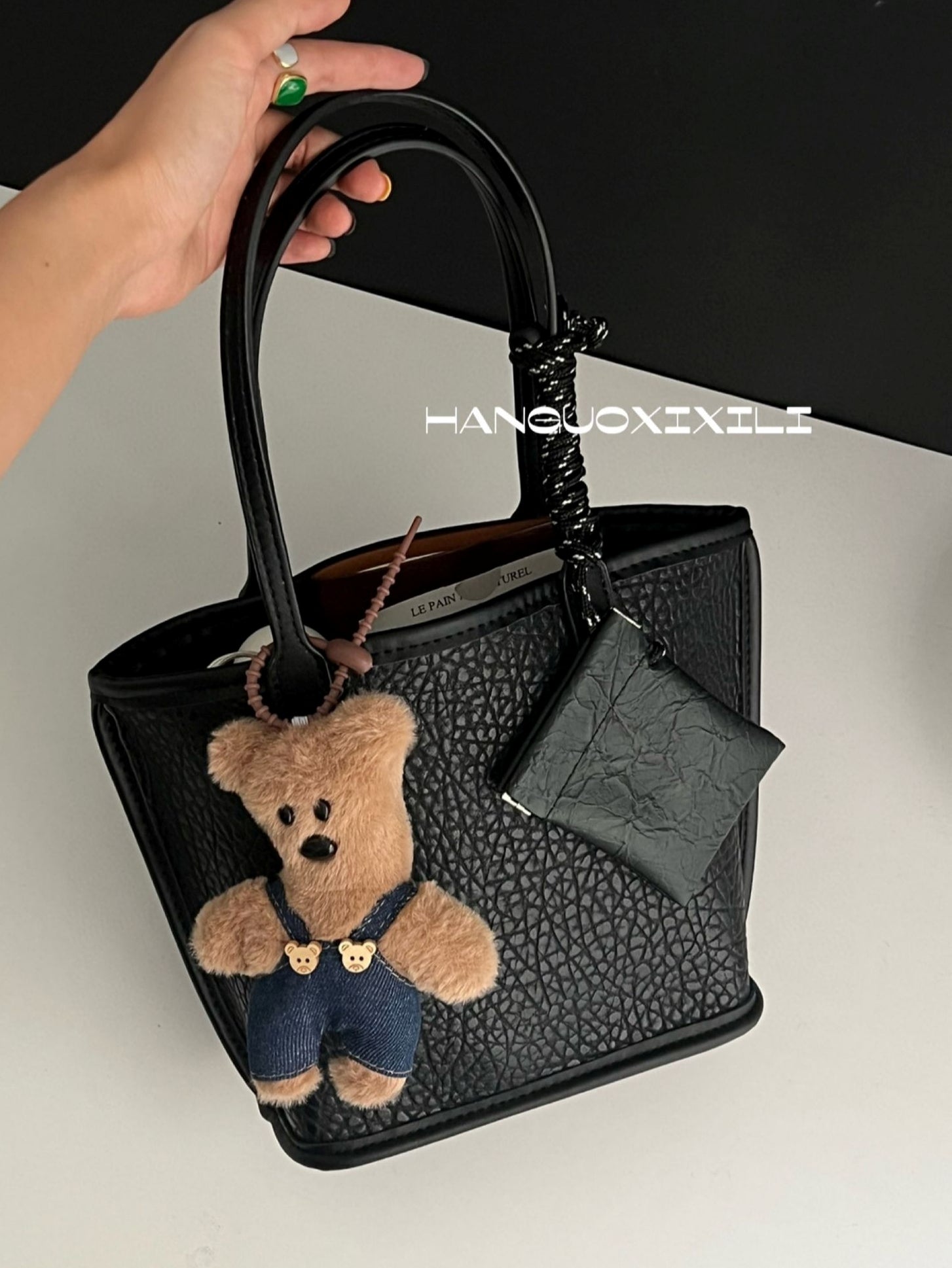 Elephant-Print Black Tote Bag_BDHL8023