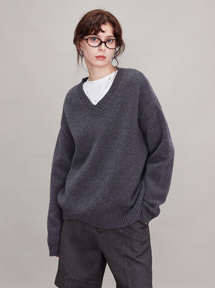 Loose Triangle V-Neck Sweater_BDHL6634