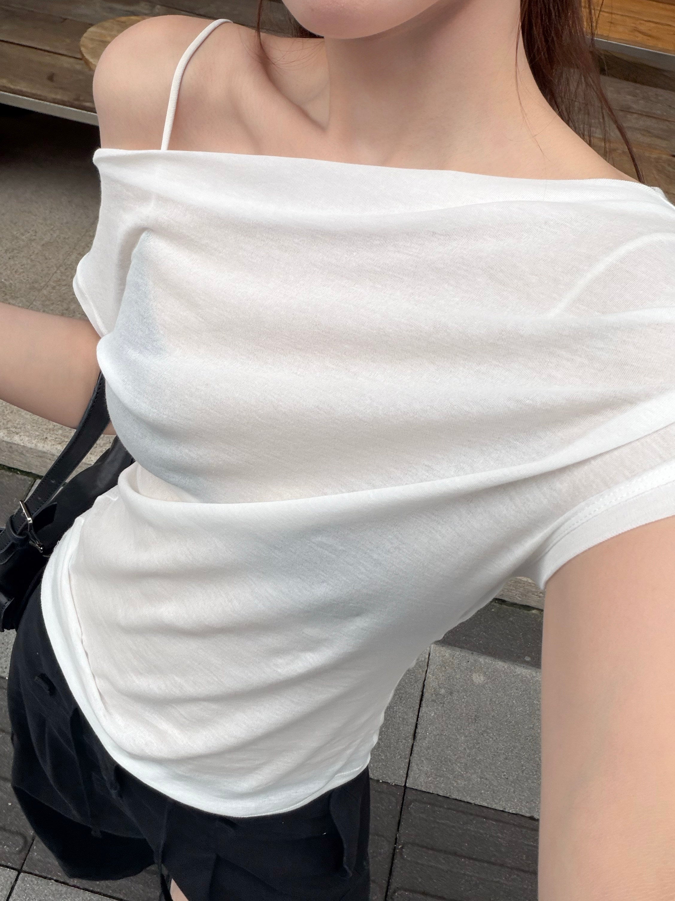 Asymmetric Off-Shoulder Cotton Top_BDHL8337