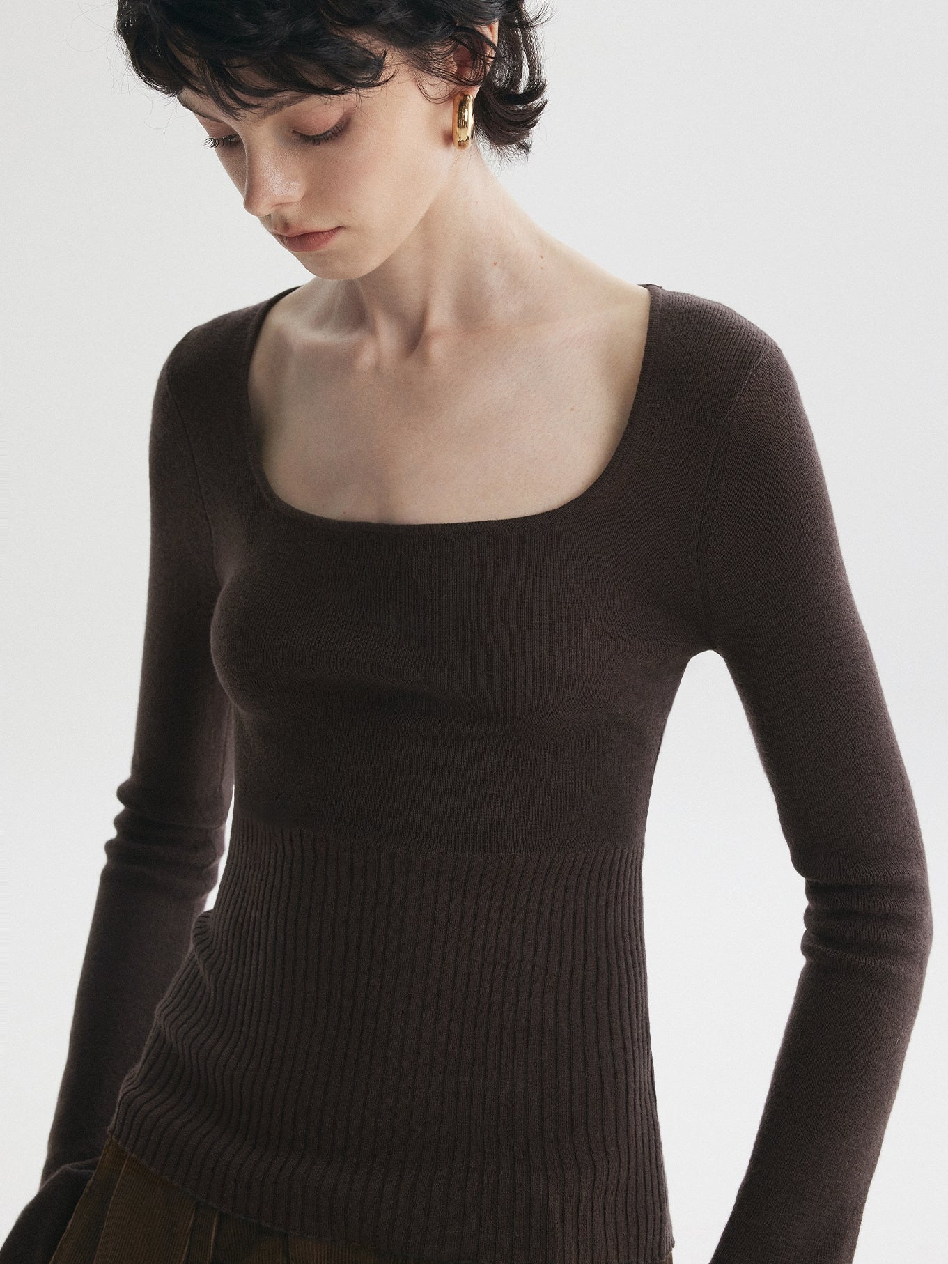 Square-Neck Bell-Sleeve Tops_BDHL7728