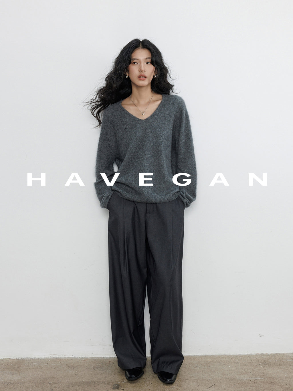 V-Neck Soft Knit Tops_BDHL7895