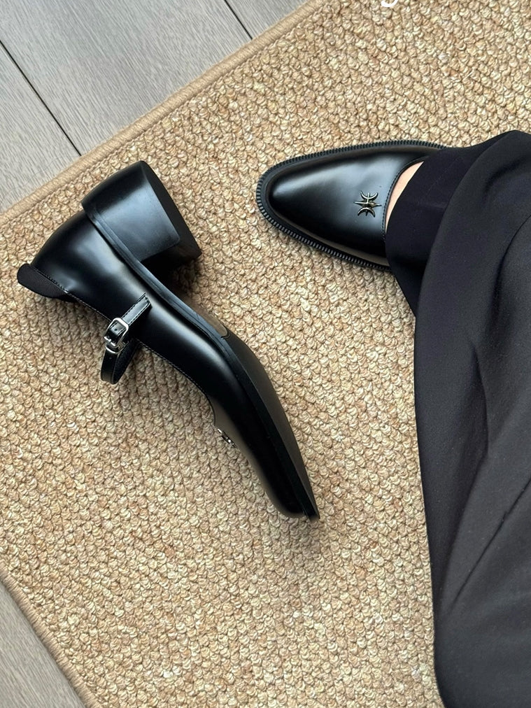 Shallow-Heeled Thick-Soled Black Shoes_BDHL7813