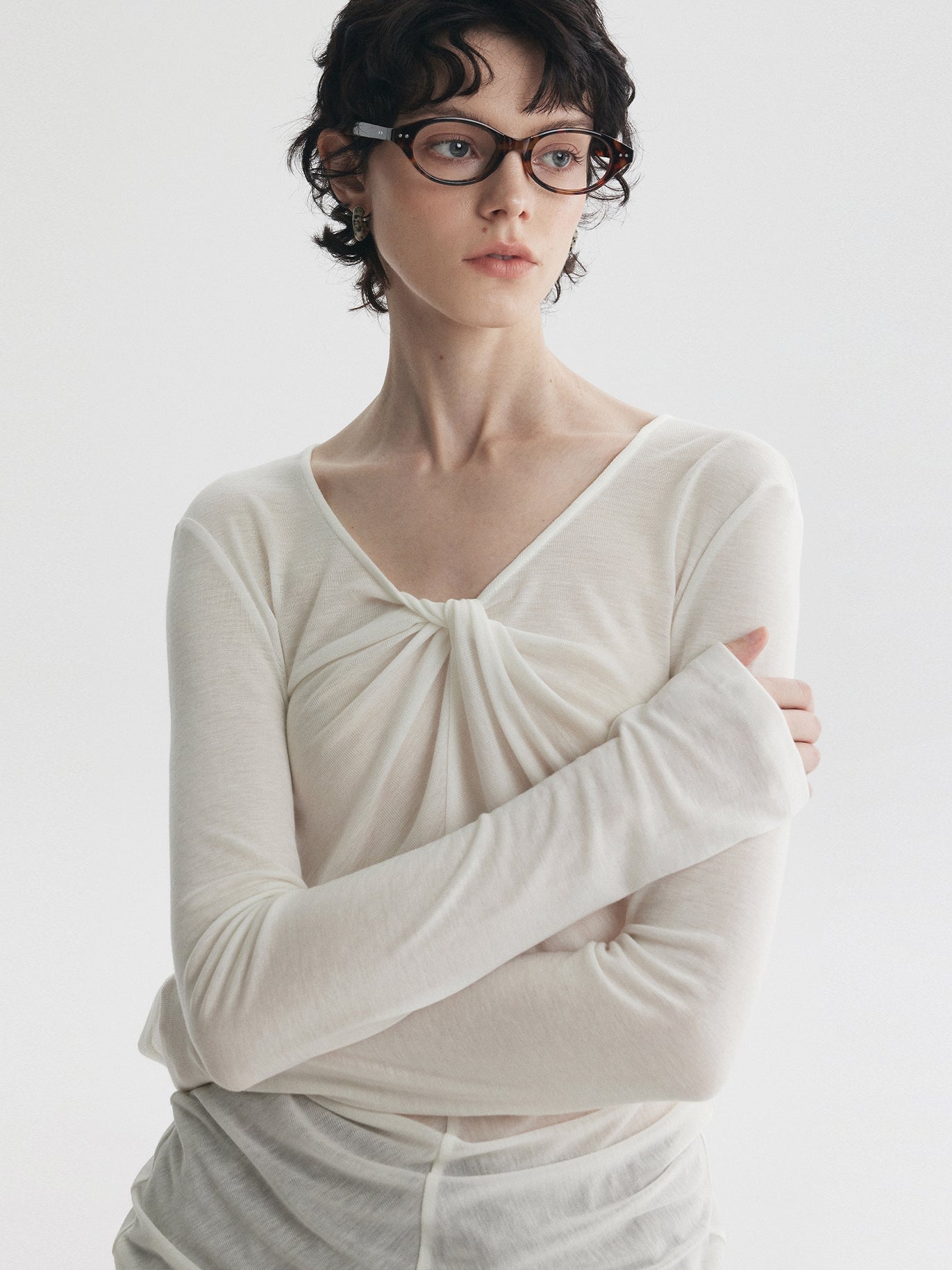 Lightweight Slim-Fit Long-Sleeved Tops_BDHL7725