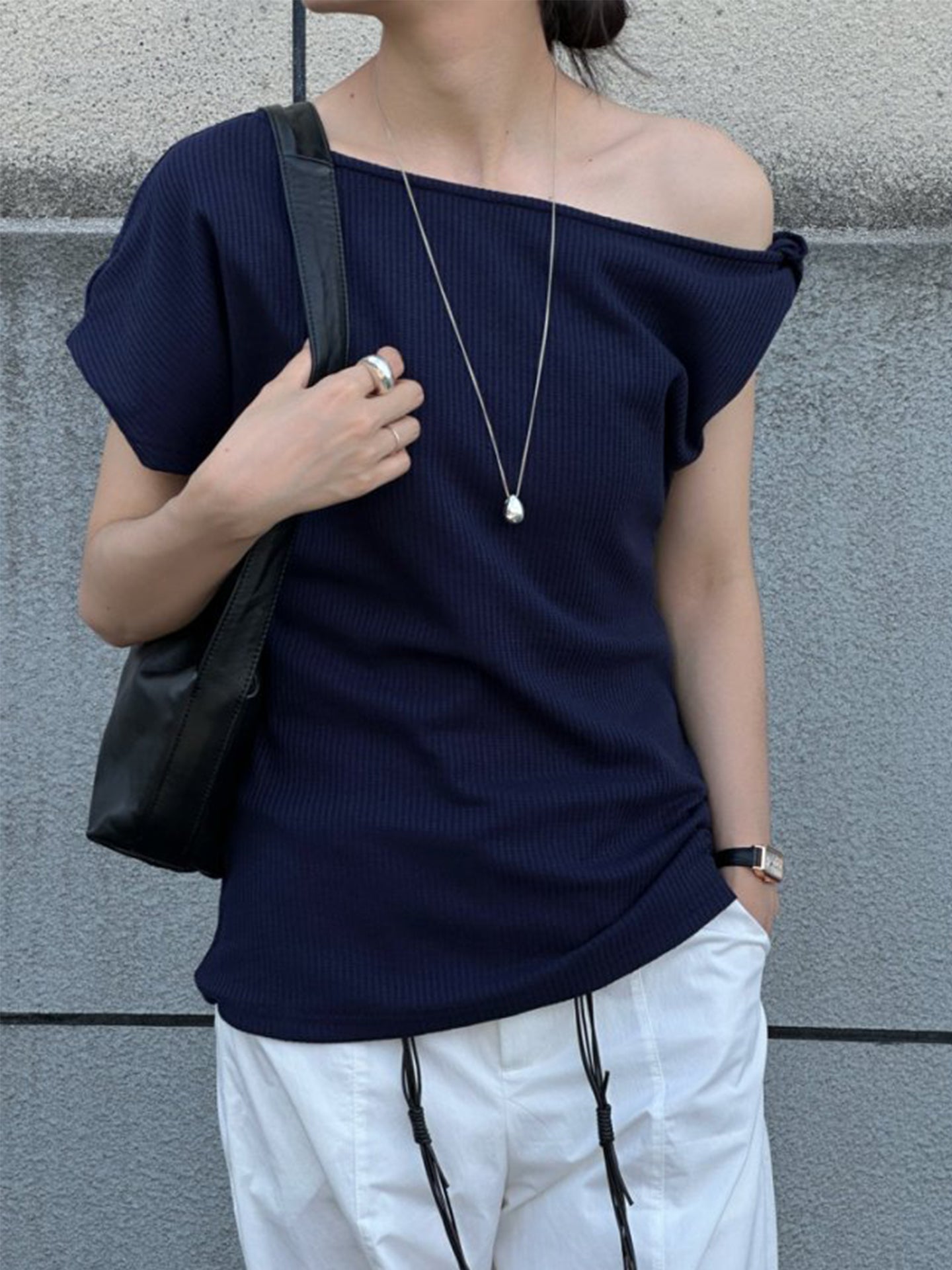 Diagonal Shoulder Twist T-Shirt_BDHL7529