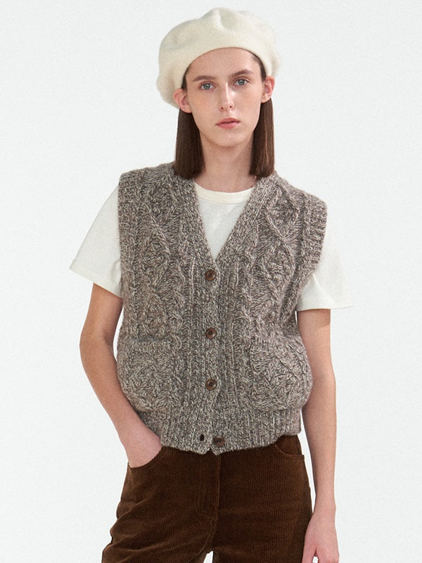 V-Neck Cable Knitted Vest_BDHL6477