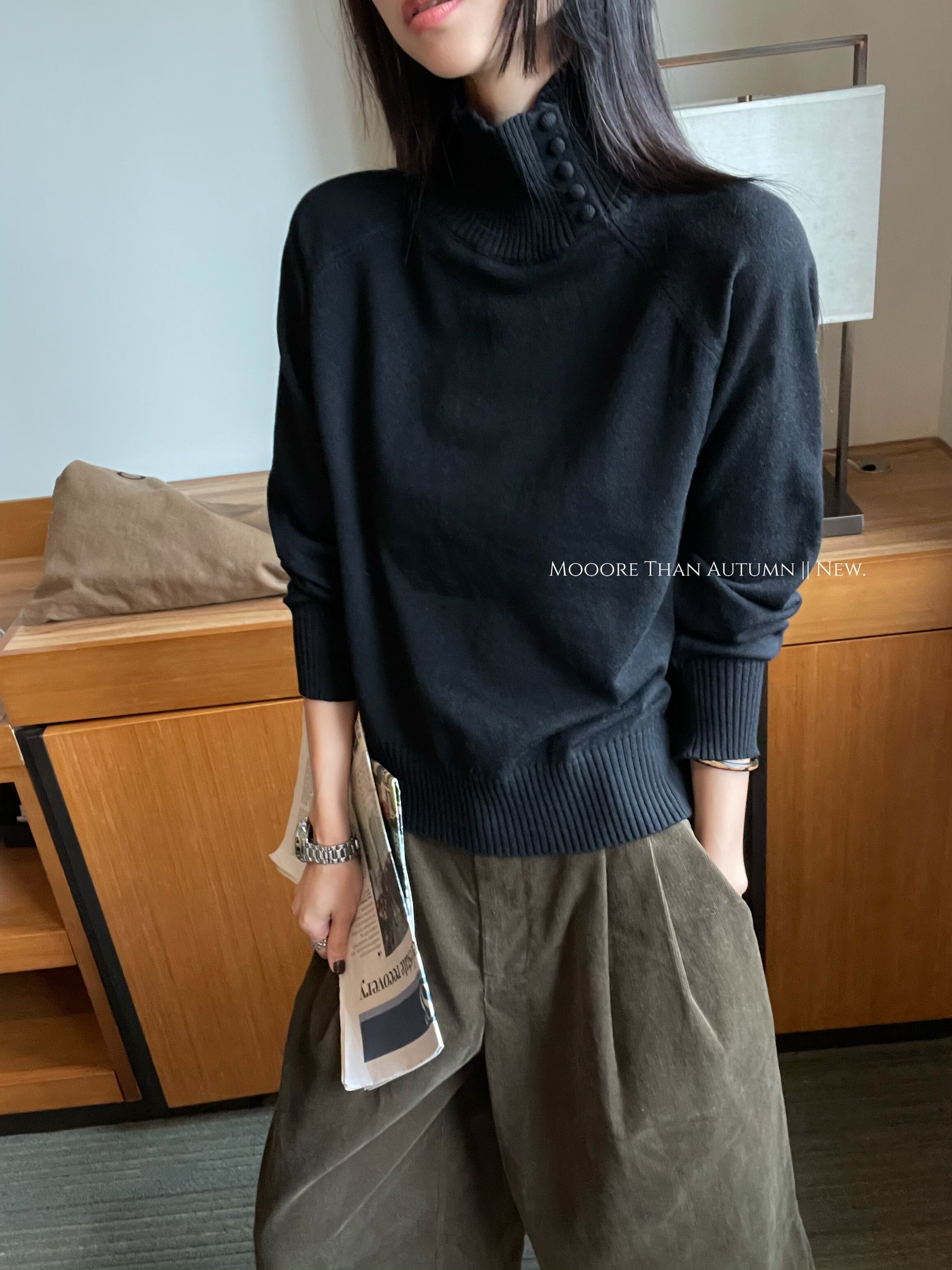 Button-Up High-Neck Knit Tops_BDHL7851