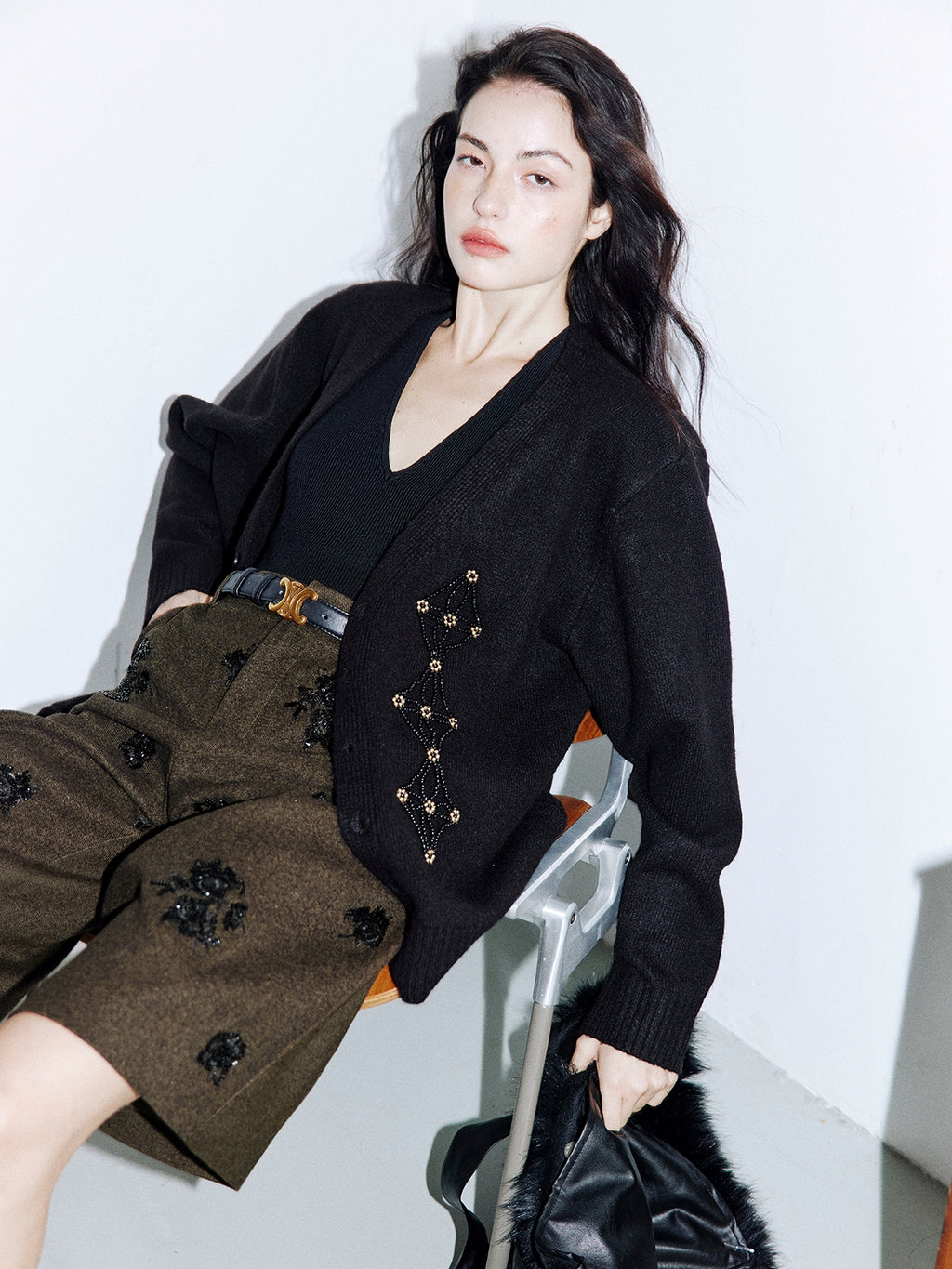 Beaded V-Neck Cardigan_BDHL8001