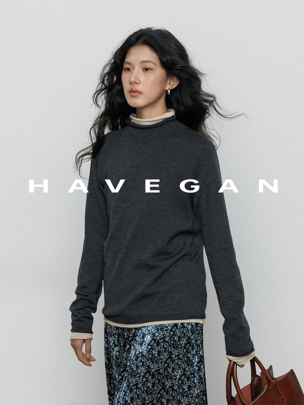 High-Neck Relaxed Tops_BDHL7899