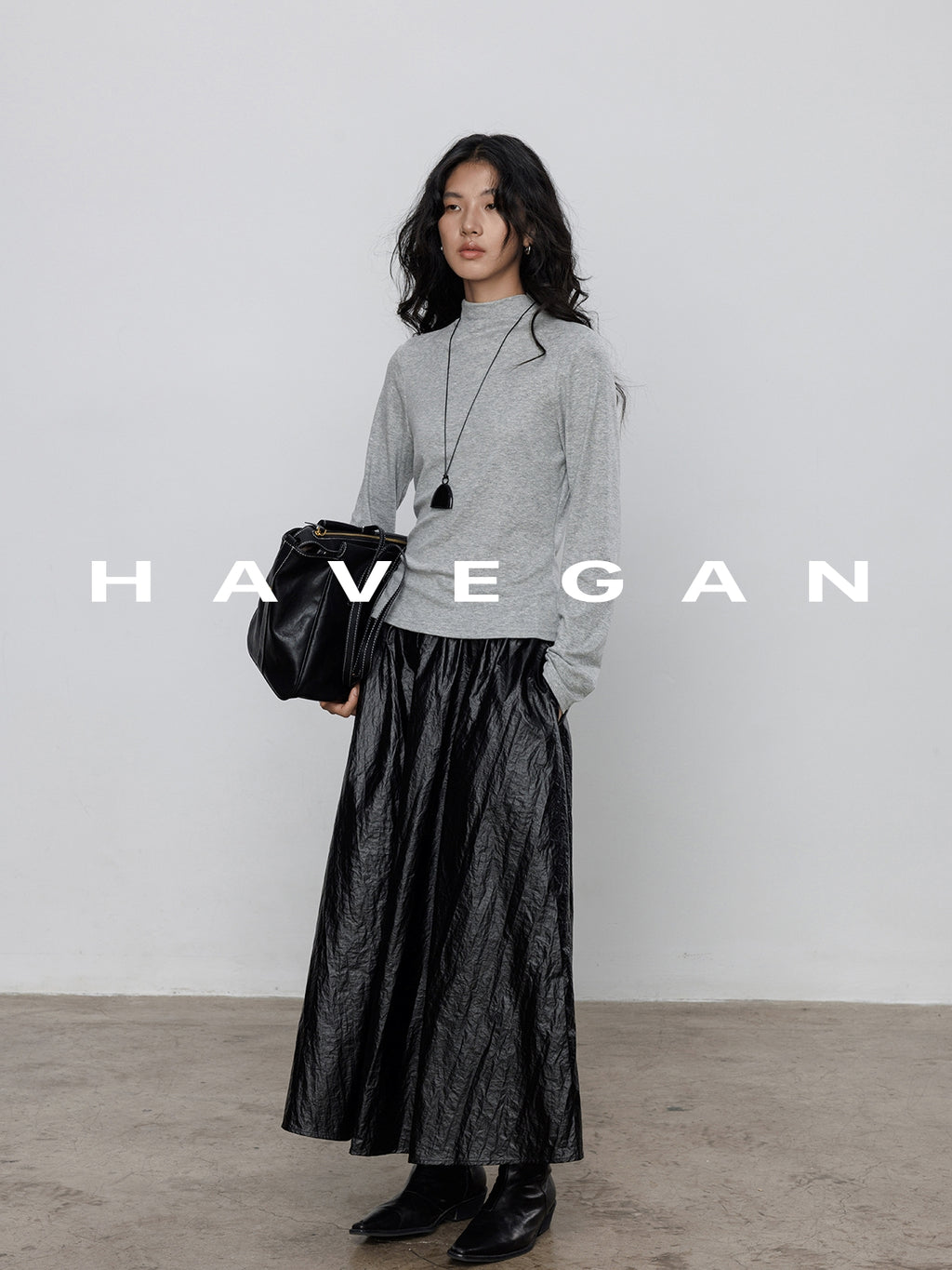 Matt Paper Leather Pleated Skirt_BDHL7706