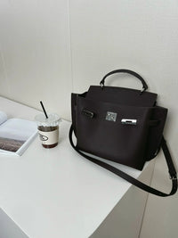 Structured Leather Shoulder Tote_BDHL7432