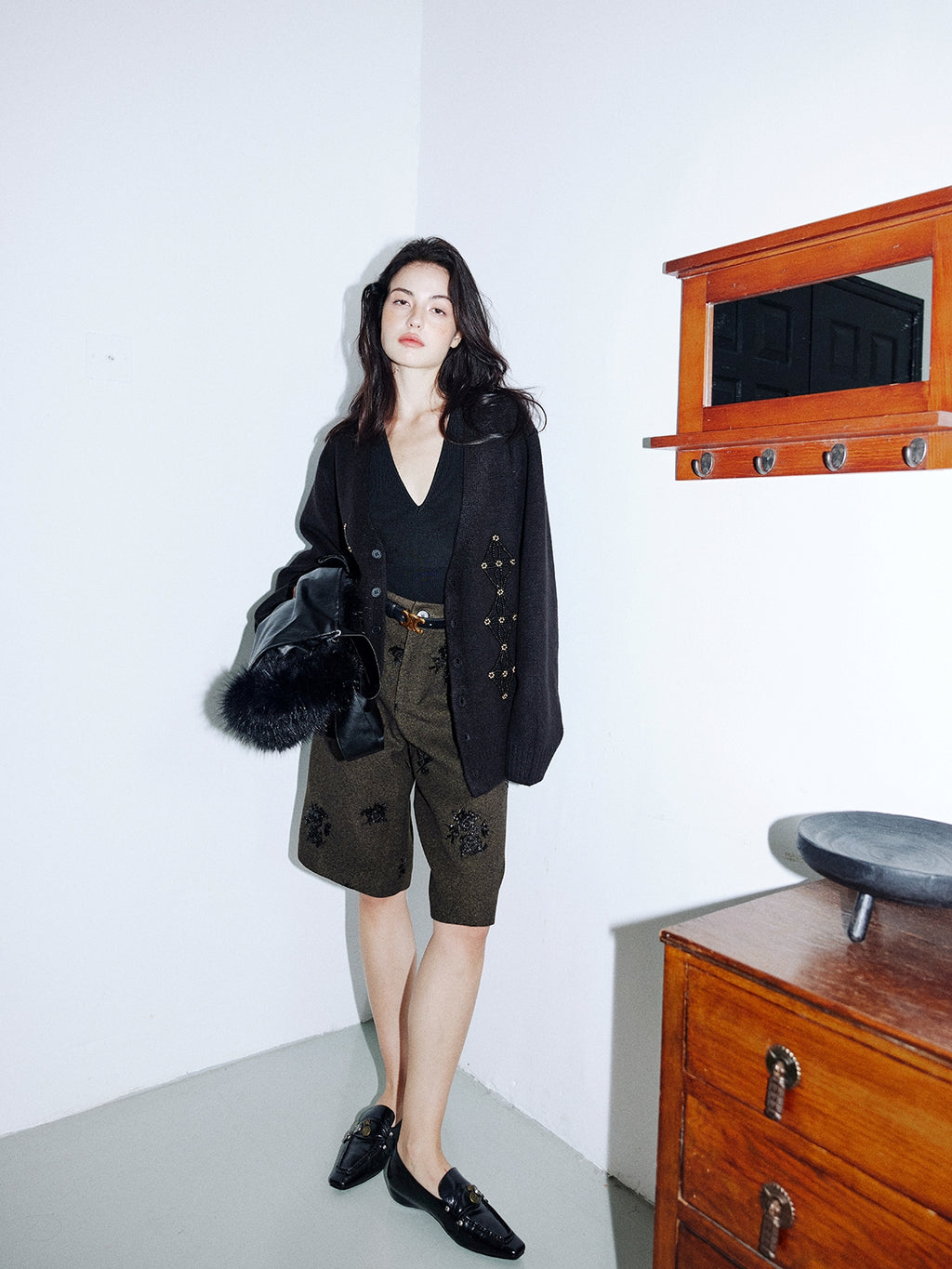 Beaded V-Neck Cardigan_BDHL8001