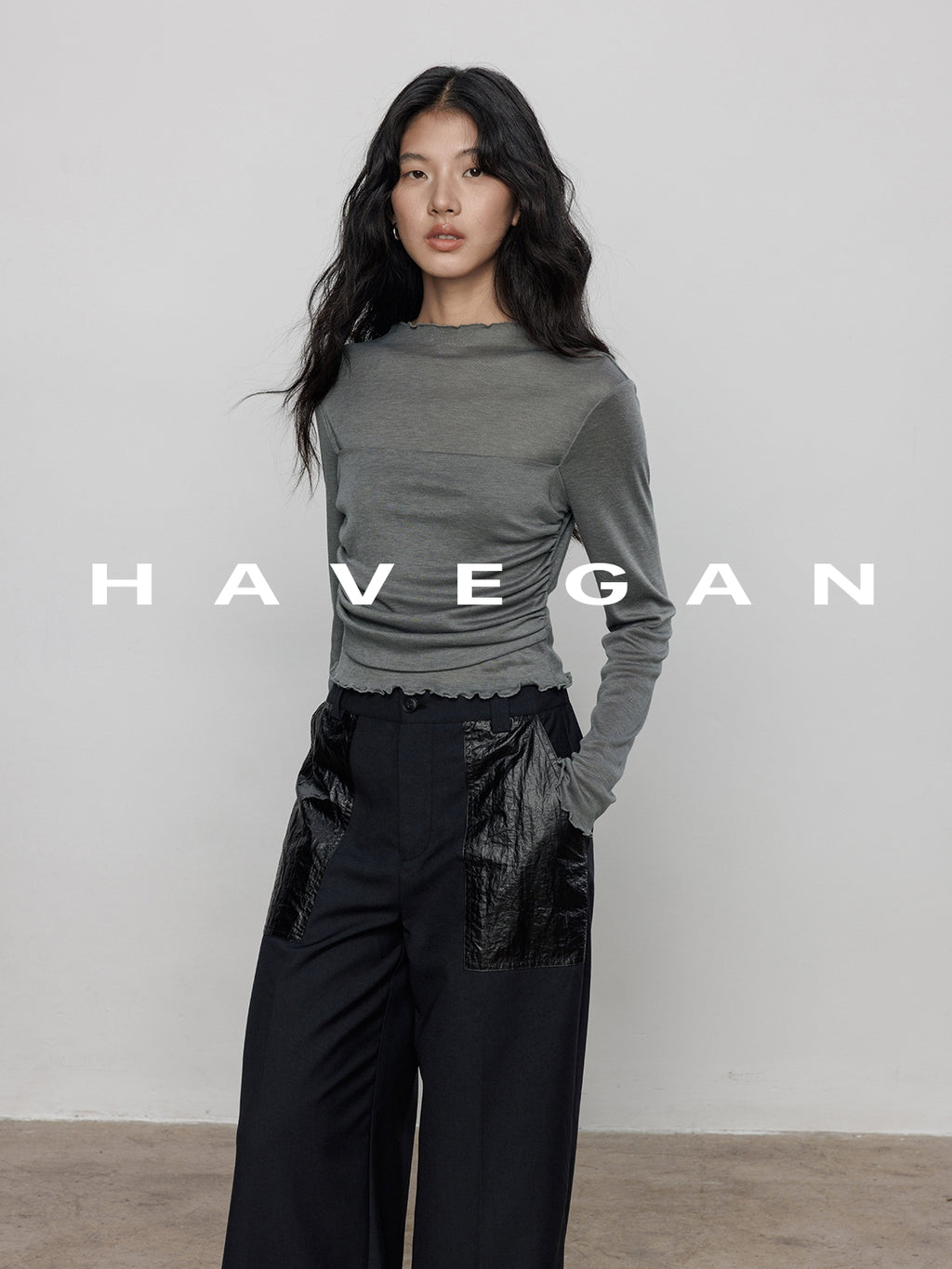 High-Waisted Leather Pocket Pants_BDHL7697