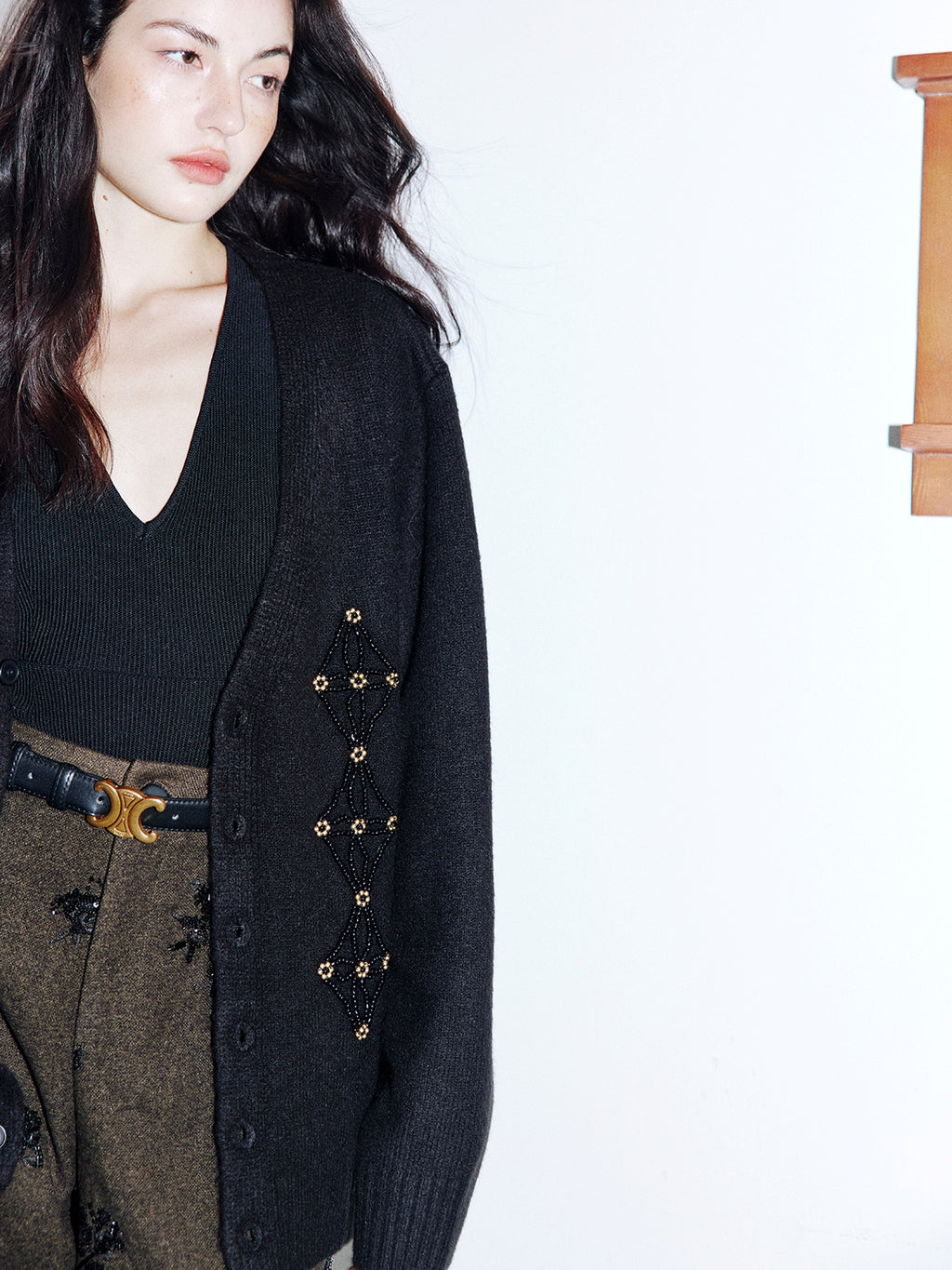 Beaded V-Neck Cardigan_BDHL8001