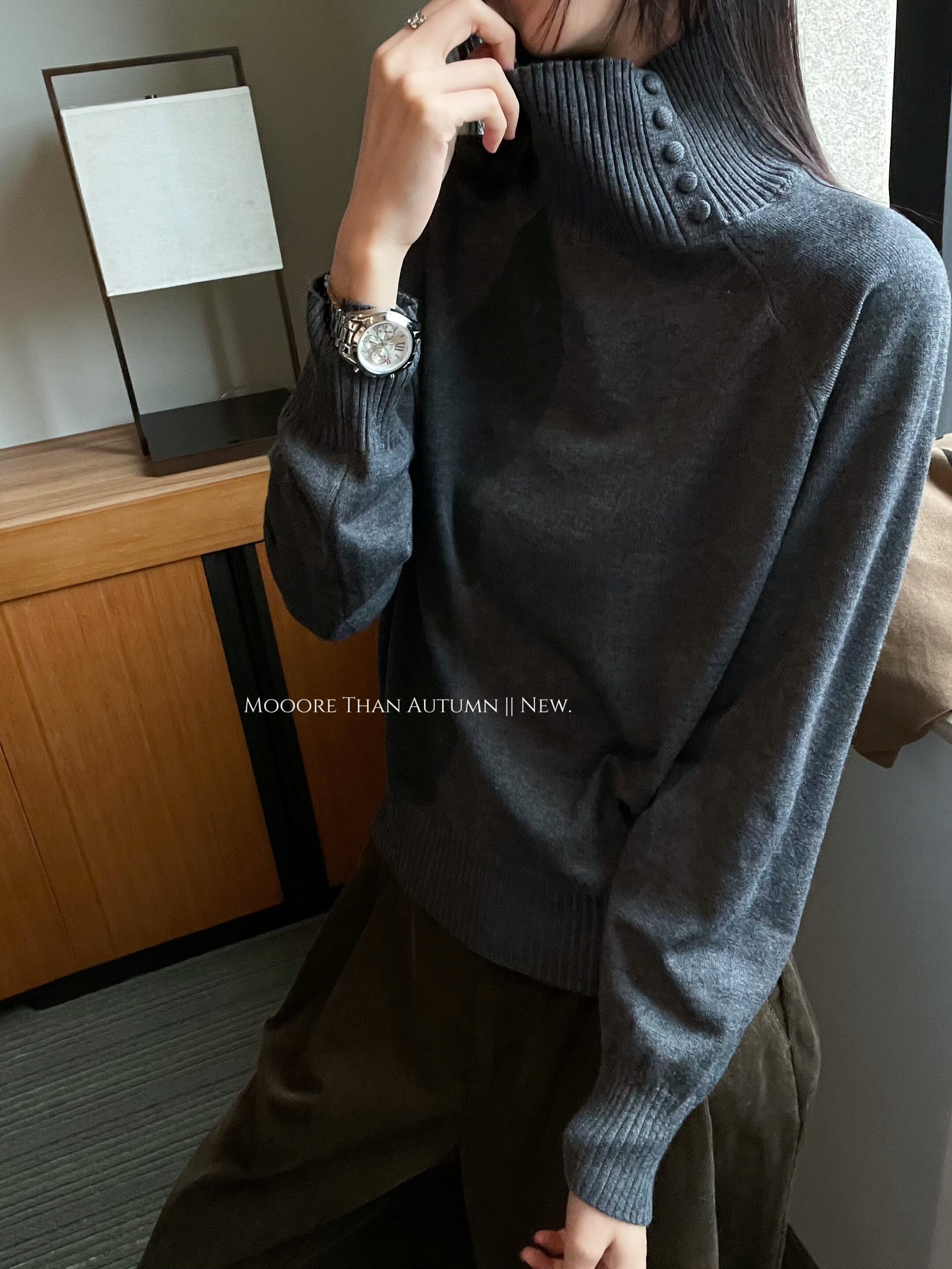 Button-Up High-Neck Knit Tops_BDHL7851