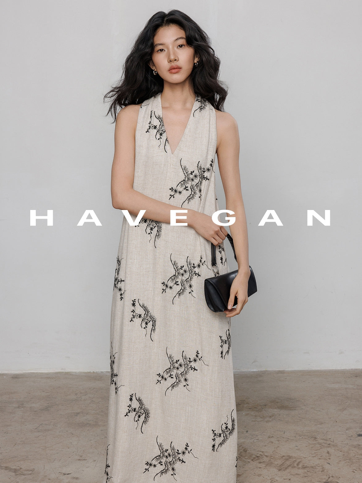 Embroidered V-Neck Sleeveless Dress_BDHL7236