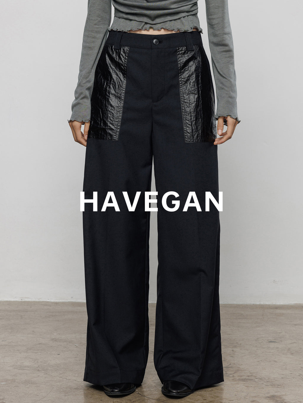 High-Waisted Leather Pocket Pants_BDHL7697
