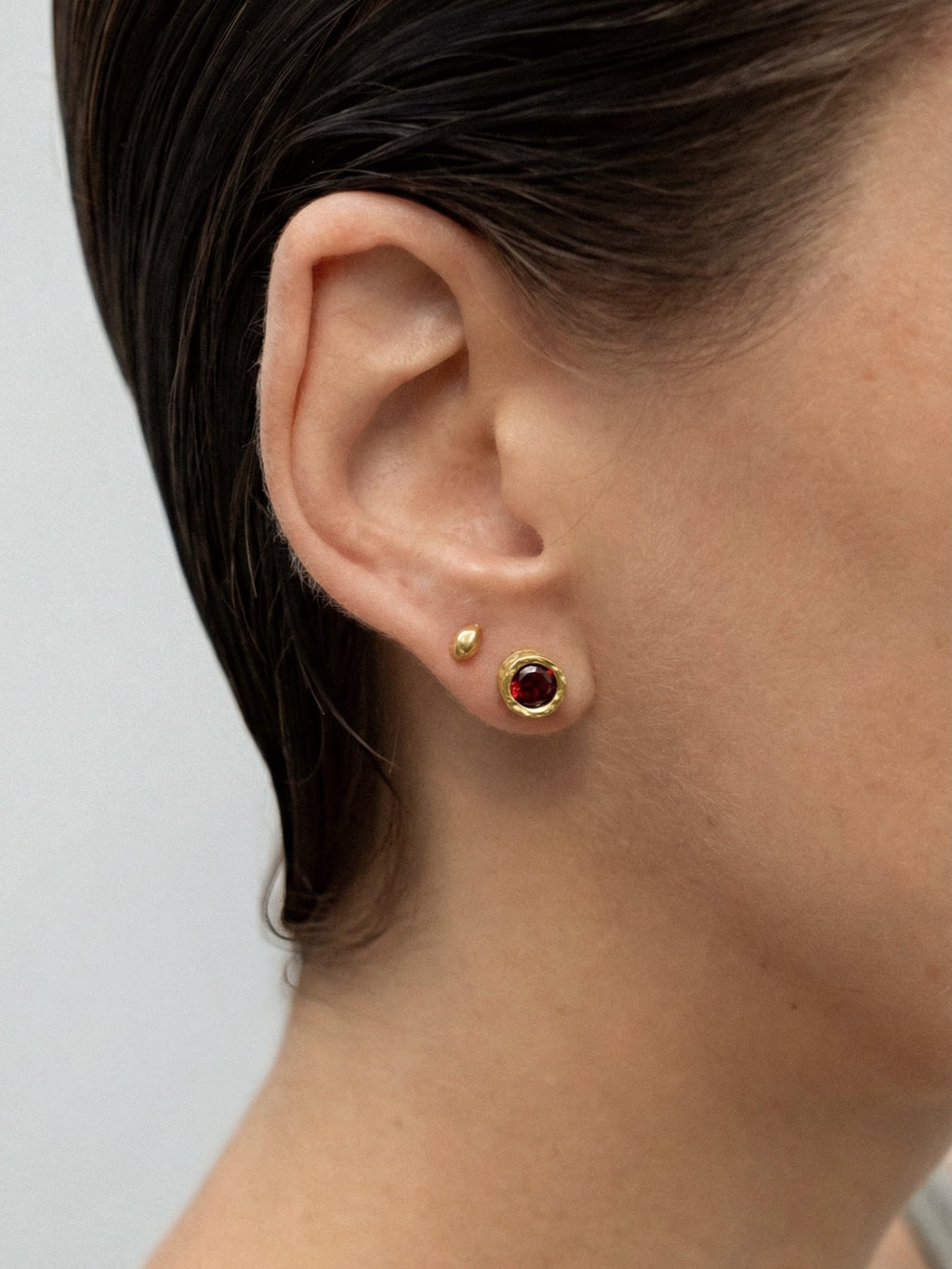 Bezel Stone Stud Earrings_BDHL8466