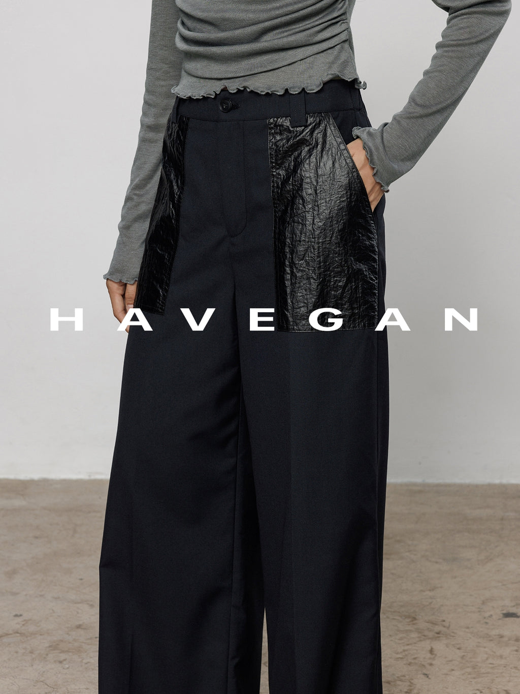High-Waisted Leather Pocket Pants_BDHL7697
