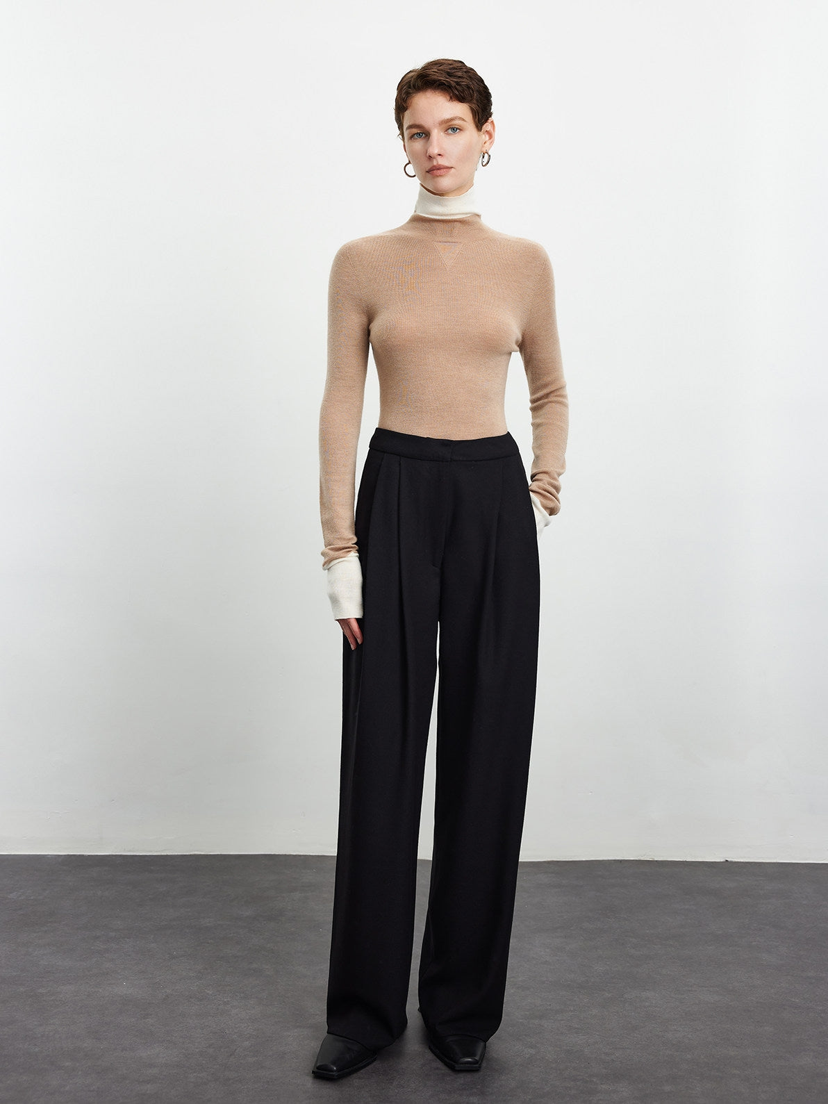 Pleated Wide-Leg Pants_BDHL8161