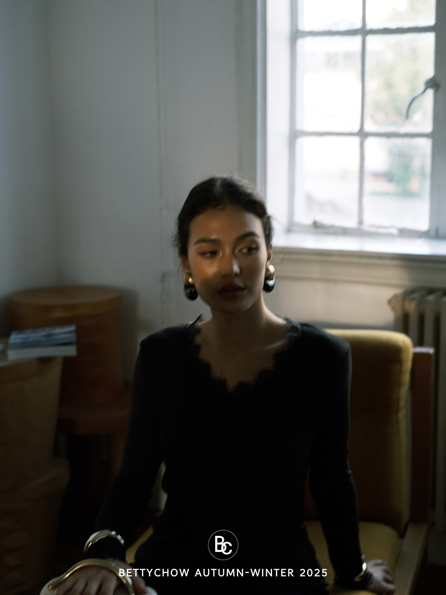 蕾絲V領長袖上衣_BDHL8058