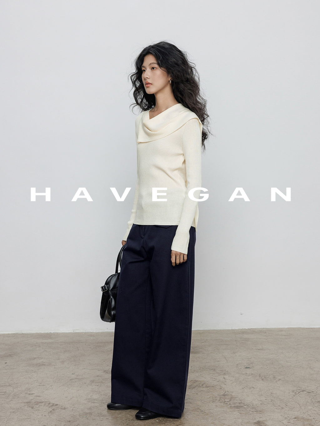 Halter-Neck Knit Tops_BDHL7784