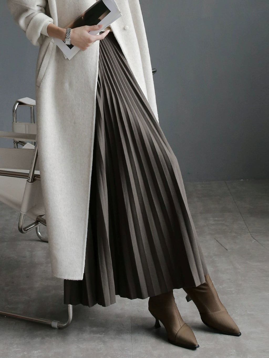 High-Waisted Pleated Maxi Skirt_BDHL7931