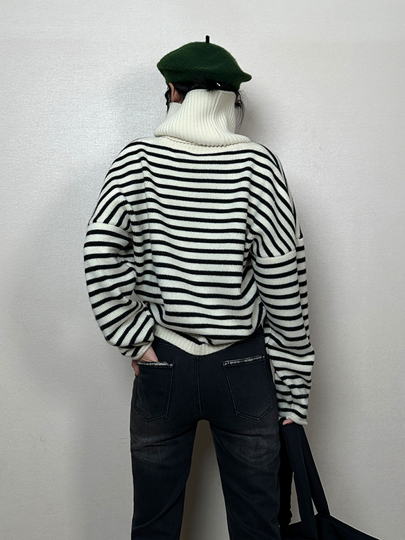 Striped Knitted Tops With Neck_BDHL6915