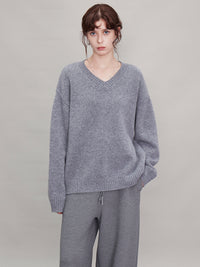 Loose Triangle V-Neck Sweater_BDHL6634