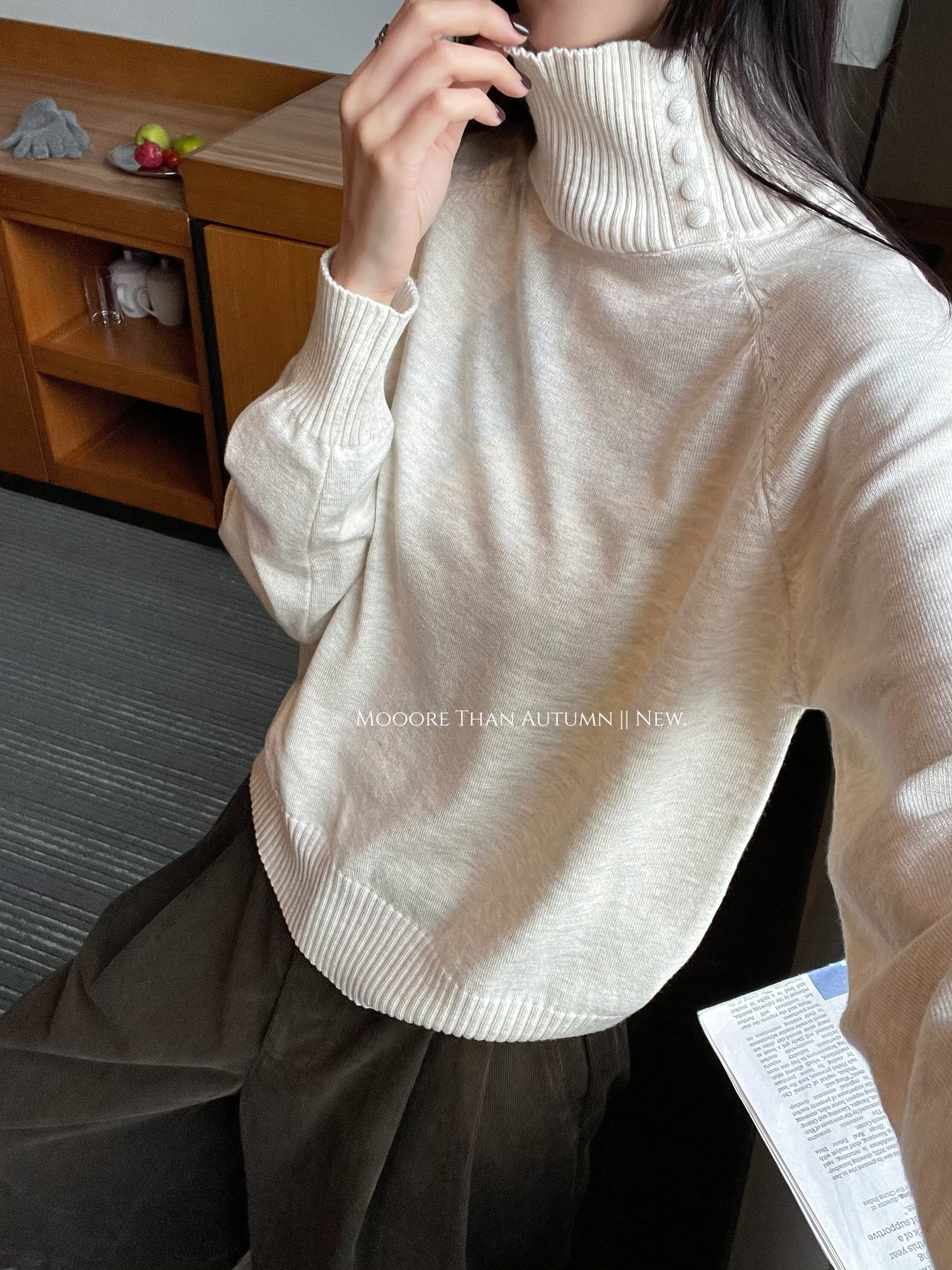 Button-Up High-Neck Knit Tops_BDHL7851