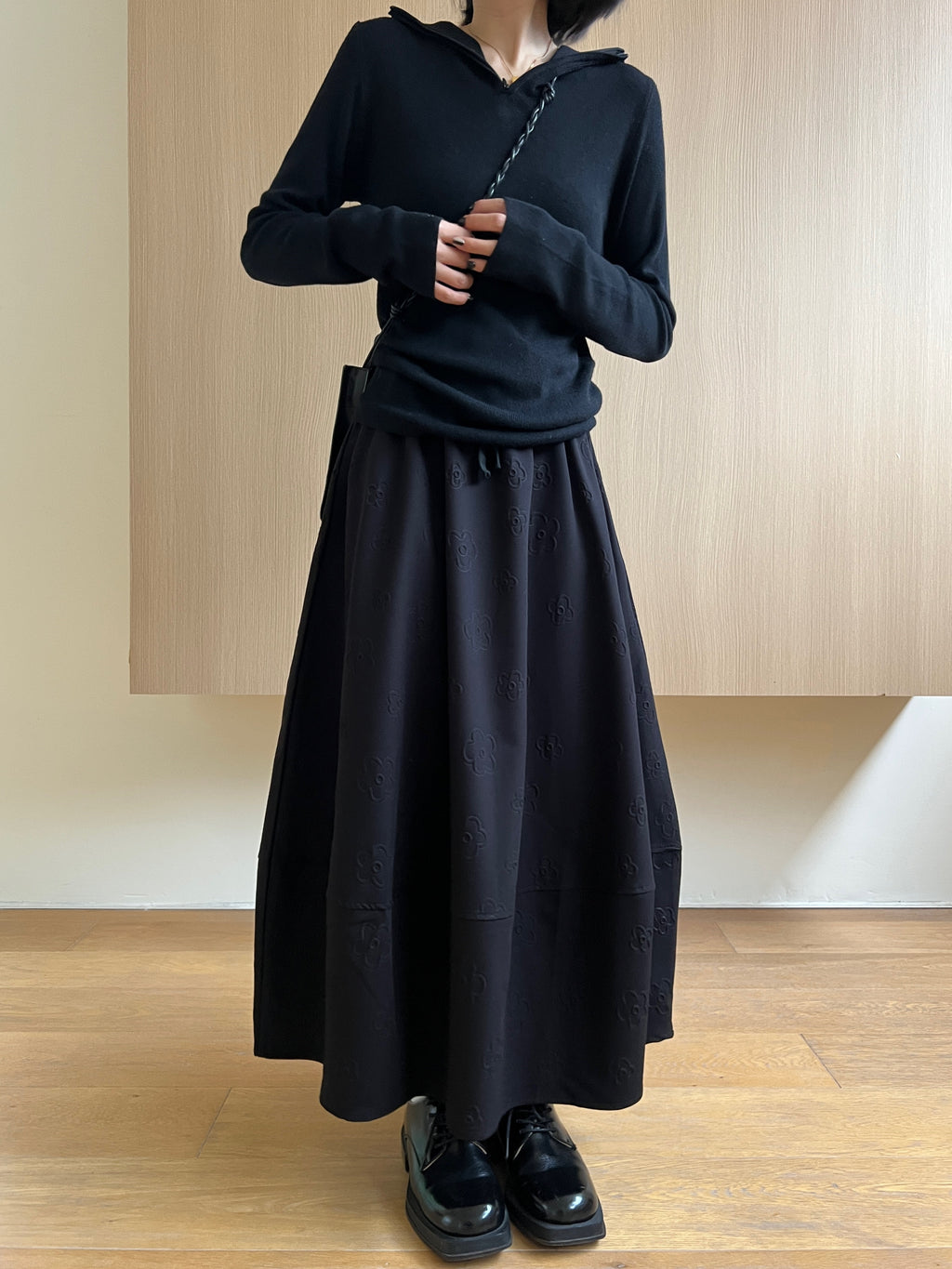 Floral Embossed Thick A-Line Skirt_BDHL6967
